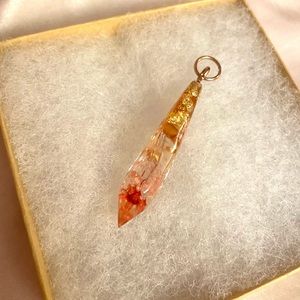 Orgonite pendant w/ citrine amber dried flowers